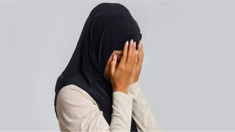 بعد تقييدها بسلاسل وتعذيبها.. بنت الأصول ترفض سجن زوجها 
