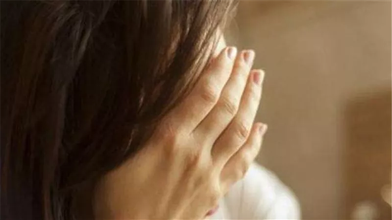 قاضية كولومبية تظهر شبه عارية أثناء جلسة استماع.. صور