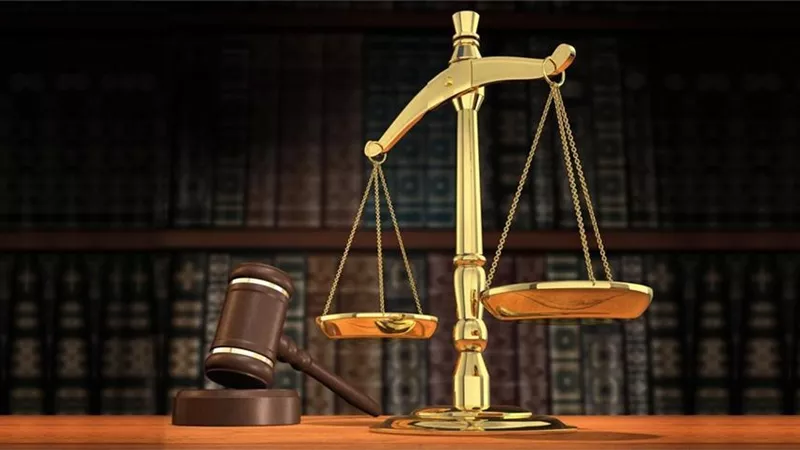 عاكسها في الطريق فغرمته المحكمة 15 ألف درهم