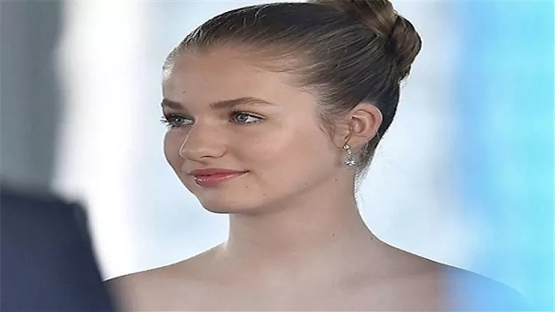 جميلة الأسرة الملكية تقع في غرام نجم منتخب إسبانيا.. صور