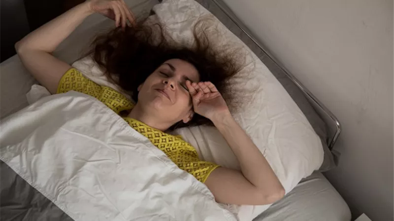 التعرق ليلا.. قد يكون دليلاً على الإصابة بالسرطان 