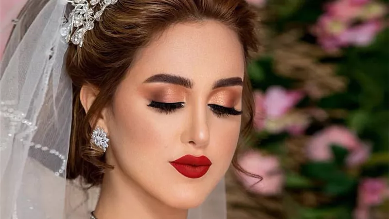 لعروس 2023.. تعرفي على أساسيات مكياج يوم الزفاف