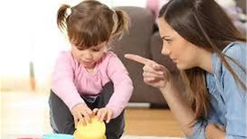 كيف تتعاملين مع عناد طفلك؟.. إليكِ هذه النصائح