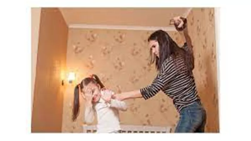 تفاصيل تعرض طفلة للتعذيب على يد زوجة والدها