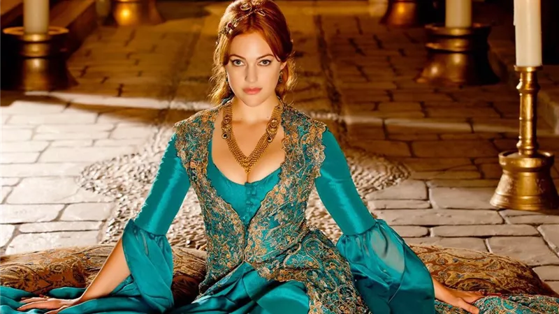  مريم أوزرلي تتحدث باللغة العربية في مهرجان البحر الأحمر (فيديو)