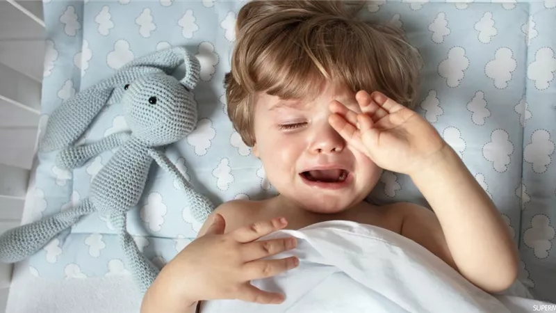 أم تسأل: «طفلي يصرخ خلال النوم ماذا أفعل».. أخصائية تجيب