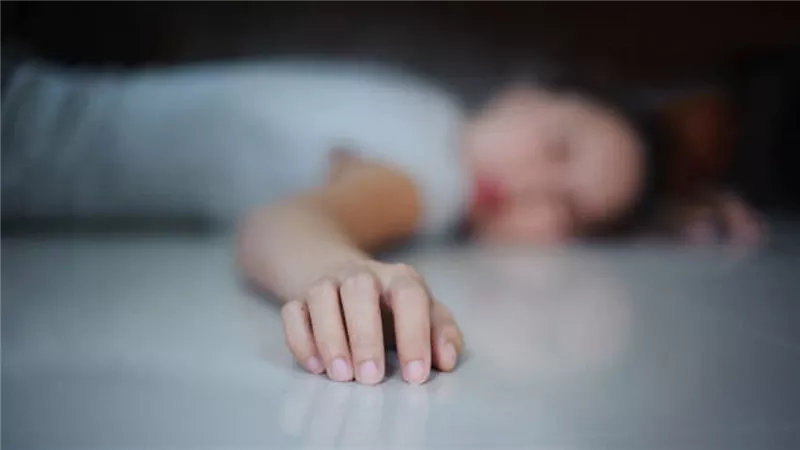 جريمة بشعة.. امرأة «عاقر» تبقر بطن سيدة حامل لسرقة جنينها 