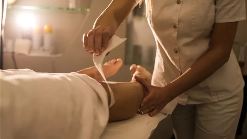 تفسير حلم إزالة شعر الجسم للعزباء والمتزوجة والحامل والمطلقة