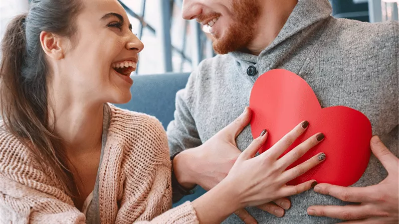 «اهربي».. تصرفات تكشف لكِ بخل خطيبك