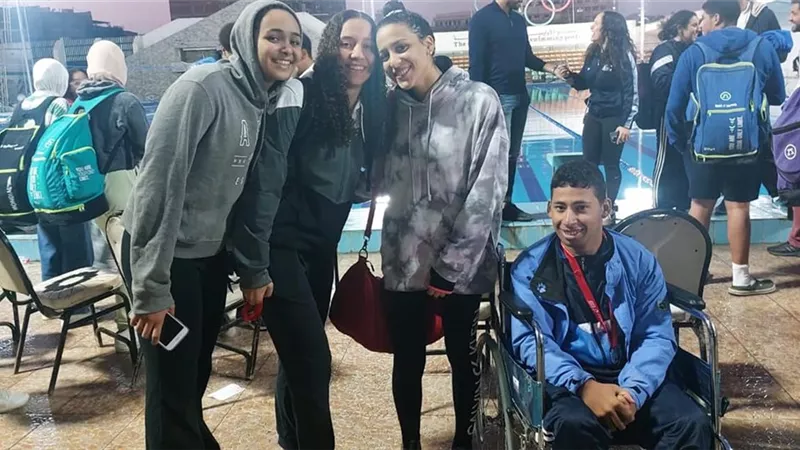 صور| سيناوي من ذوي الهمم يفوز بفضية بطولة الجامعات للسباحة