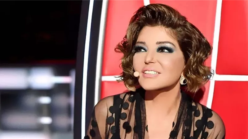  من هو الشاب الذي ظهر محتضنًا سميرة سعيد في مدرجات كأس العالم؟ فيديو