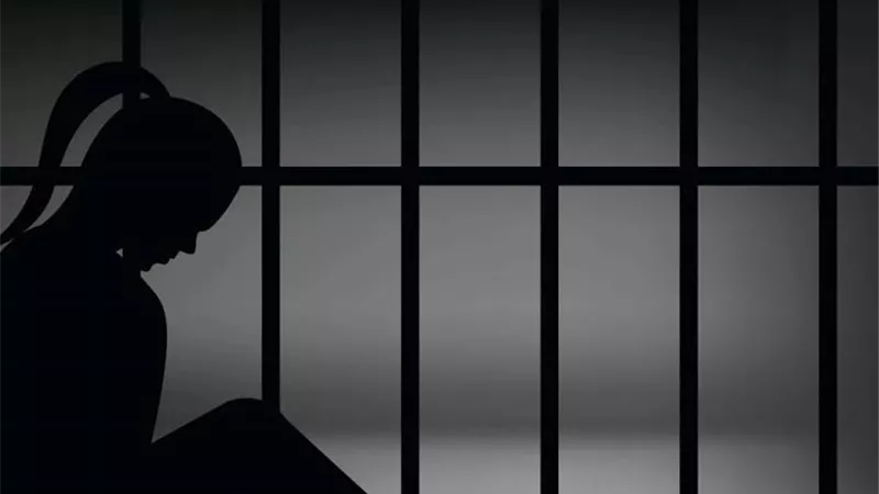 الزوجة الخائنة.. استغلت سفره للخليج وباعت شرفها