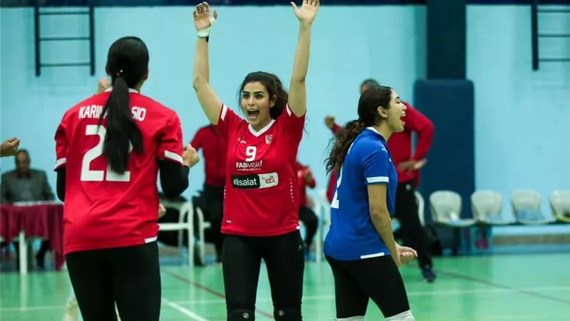 سيدات الأهلي يهزمن الزمالك في قمة الكرة الطائرة