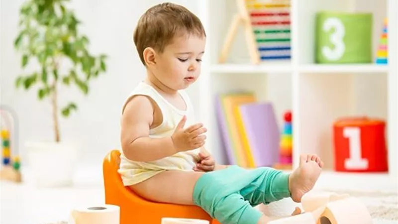 أستاذ طب أطفال تكشف حقائق صادمة عن الإمساك لدى الأطفال   