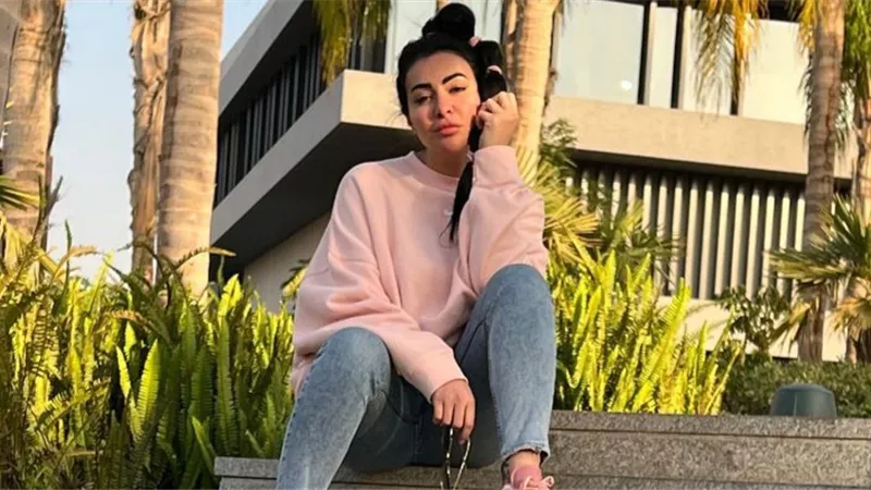 نشرة «هير فاشون»| ميرهان حسين بالكاجوال.. ومي سليم بالبيجامة.. وتارا عماد دون ميكاب
