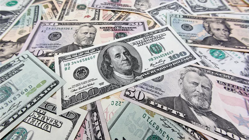 أسعار الدولار اليوم السبت في البنوك ومحلات الصرافة