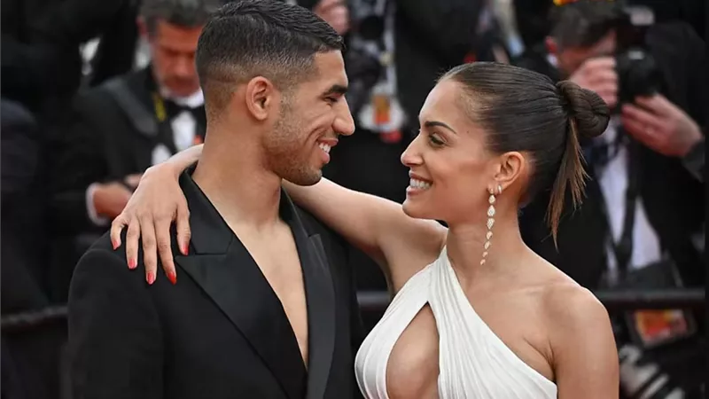 أجرأ 5 إطلالات لعارضة الأزياء «هبة أبوك» أثارت الانتقادات لنجم المغرب أشرف حكيمي
