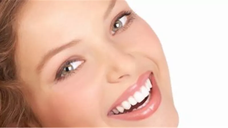 تعرفي على مميزات وعيوب أقلام تبييض الأسنان