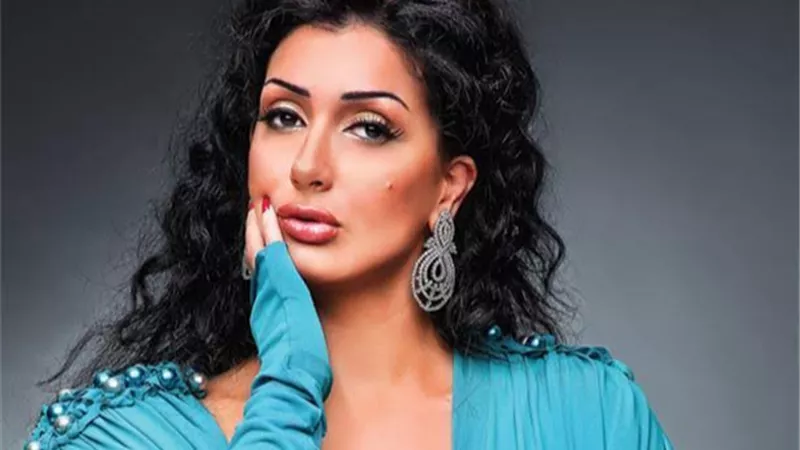 غادة عبد الرازق بالميني جيب في أحدث جلسة تصوير بعد الانفصال