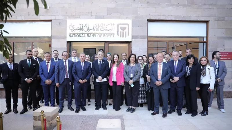 البنك الأهلي يفتتح وحدته المصرفية المزدوجة بالجامعة الأمريكية بالقاهرة الجديدة