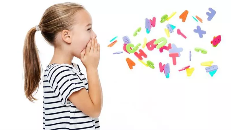 أخطاء قاتلة تؤدي إلى تأخر طفلك في الكلام