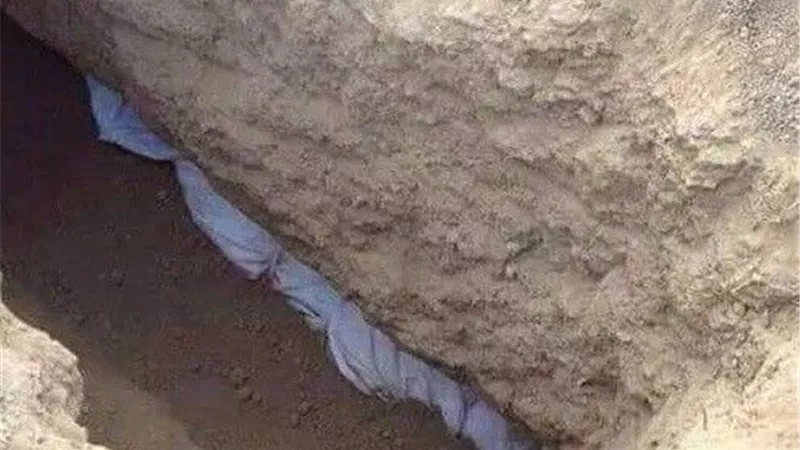 هل يجوز فتح المقبرة على المتوفى حديثًا لدفن جثمان آخر؟ «الإفتاء» تجيب