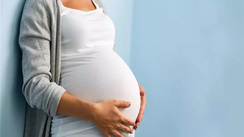 رفعوا شعار الـsingle mother.. فنانات حملن دون زواج