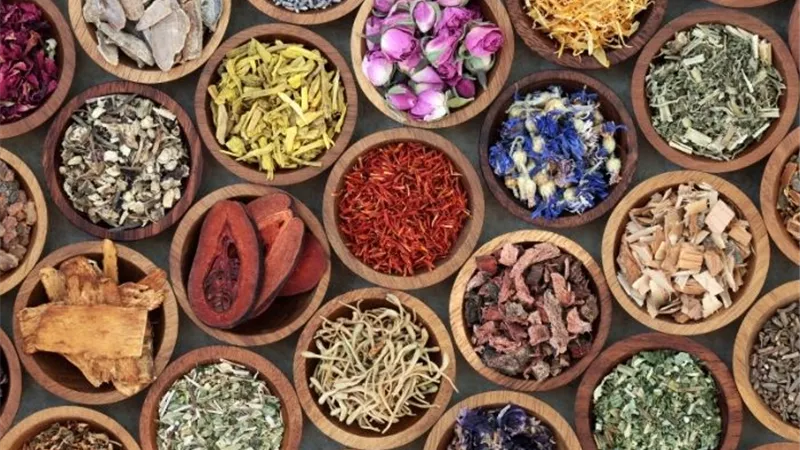 6 أعشاب لا تتخلي عنها لزيادة رغبة زوجك في العلاقة الحميمية