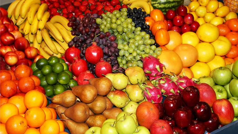 أسعار الفاكهة اليوم الجمعة.. البلح يغزو الأسواق والزغلول بـ 10 جنيهات للكيلو