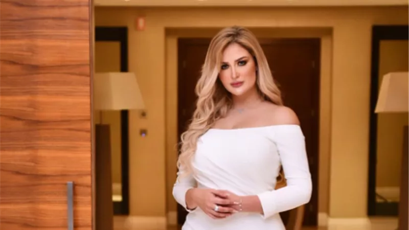 رانيا التومي تحتفل بزفافها بالتاج الذهبي (صور وفيديو)
