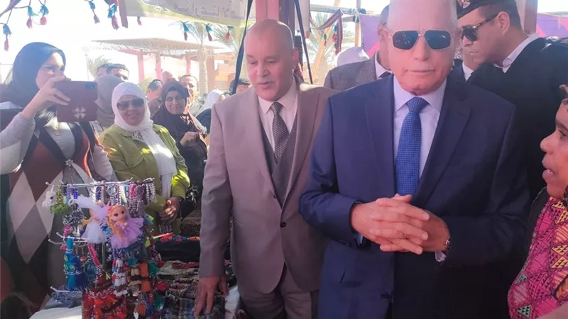 محافظ جنوب سيناء يتفقد معرض ديارنا للأسر المنتجة (صور)