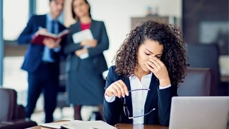 إتيكيت الرد على التنمر في العمل بـ 4 خطوات