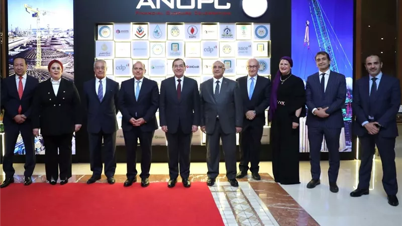البنك الأهلي يعلن تفعيل أكبر تمويل لمشروع تكرير بترول في الصعيد باستثمارات 2.9 مليار دولار