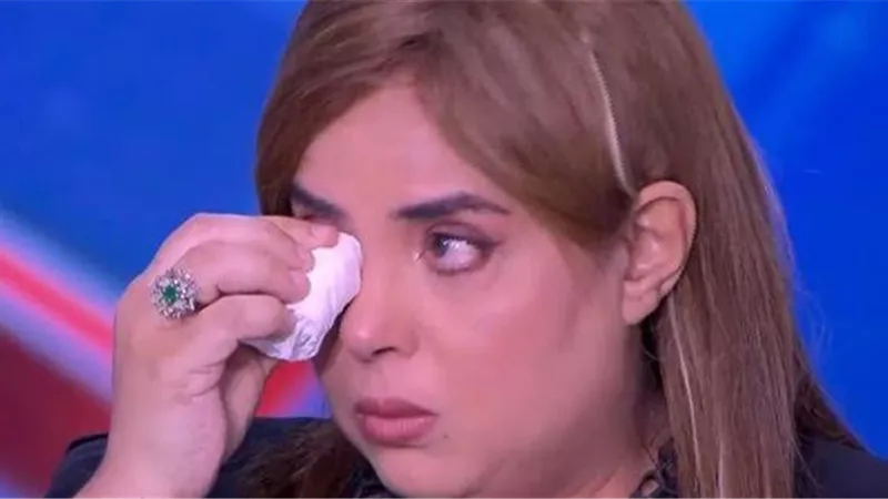 فنانة شهيرة تستغيث: «ابني جعان ومش معايا فلوس أجيب أكل»