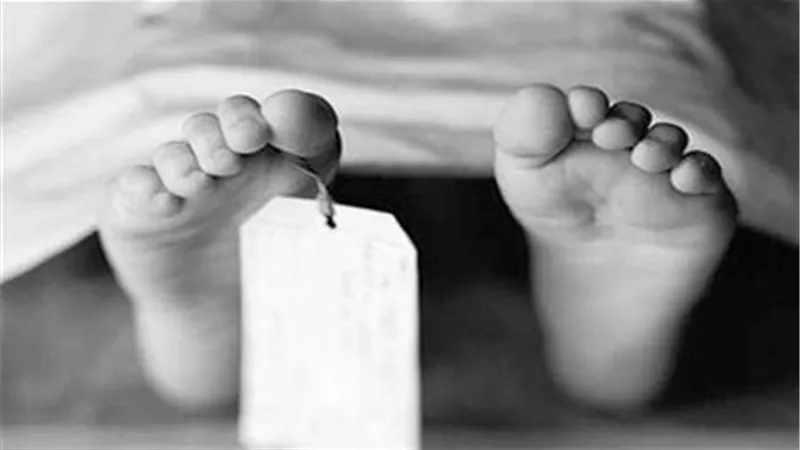 أم طفل الخصوص: عمل مع والده في بيع الأنابيب ومات قبل أن آخذه