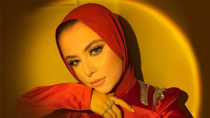 تعرفي على أجمل إطلالات لفات الحجاب باللون الأحمر