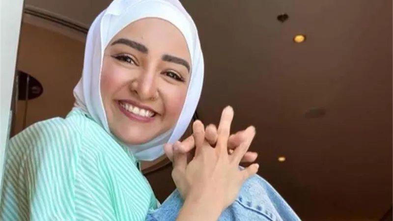 هلا رشدي تتجاهل الهجوم عليها وتعلن موعد حفلتها في ساقية الصاوي 