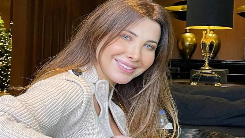 ناقد موضة يصدم نانسي عجرم بعد إطلالة رأس السنة (صور)