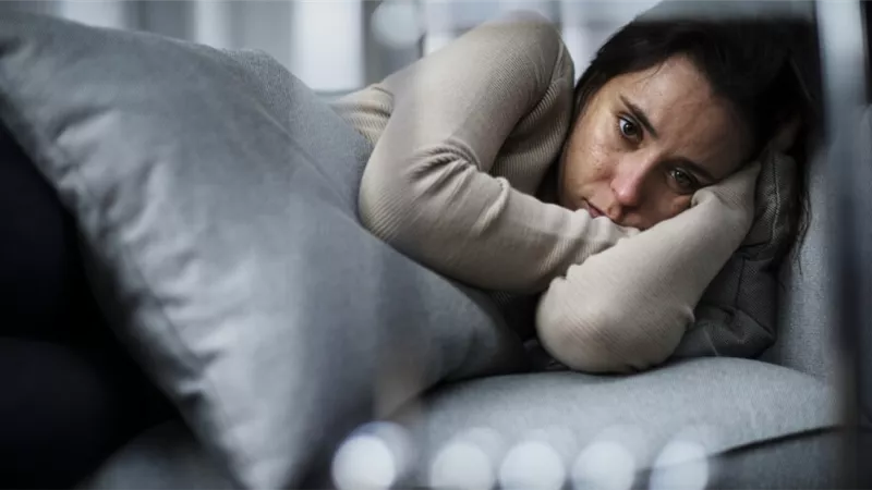 لماذا تصاب النساء بالاكتئاب أكثر من الرجال؟