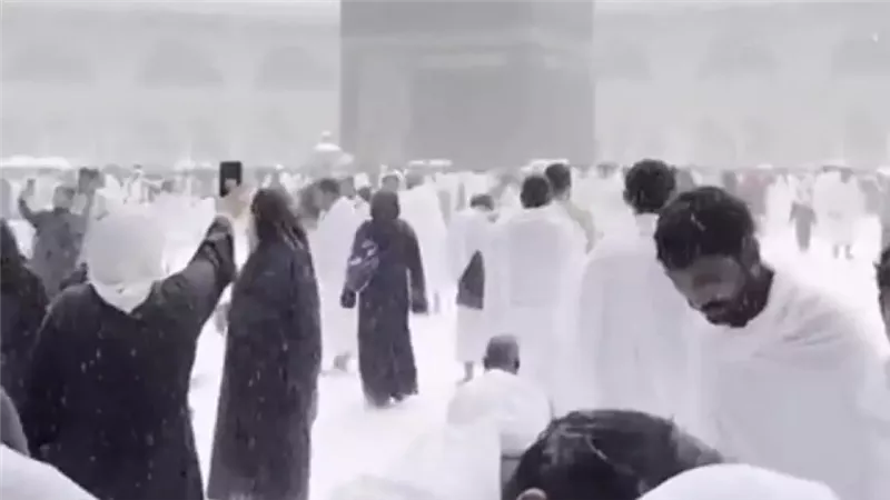 «ثلوج بالحرم» تعرفي على حقيقة الفيديو المتداول للحرم المكي