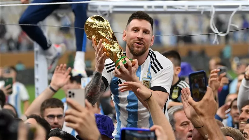 ميسي يحصد الملايين على إنستجرام بعد الفوز بكأس العالم 2022 «الصورة بكام؟»