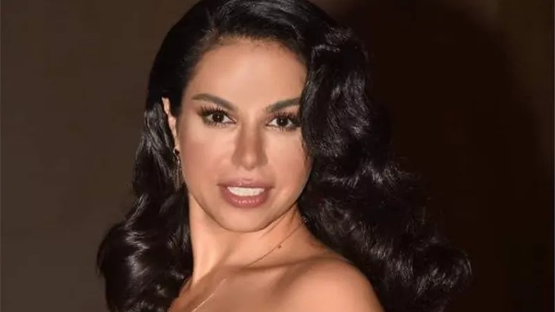 كيف ردت نسرين أمين على متابع هاجمها بسبب «احكي يا شهرزاد»؟