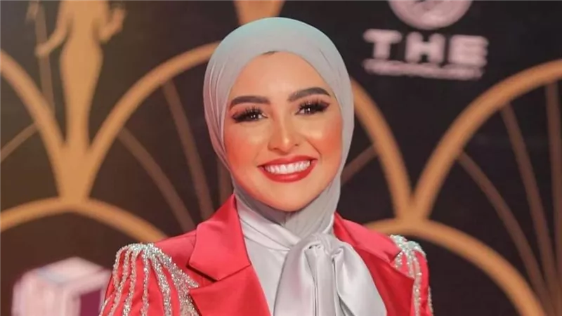 شاهدي| هلا رشدي تُثير الجدل بفيديو جديد من المسجد النبوي