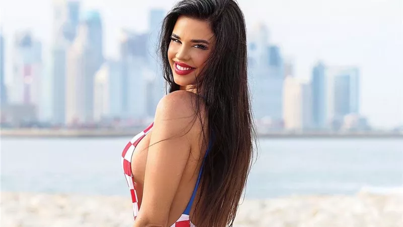 ملكة جمال كرواتيا تفضح لاعبي المونديال