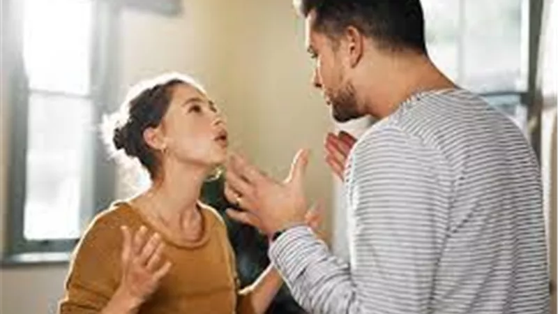 حنان أمام المحكمة: «زوجي بيربطني في السرير وبيضربني بطريقة وحشية»