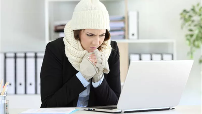 «الشمس والحركة» 8 نصائح تساعدك على الشعور بالدفء وقت العمل