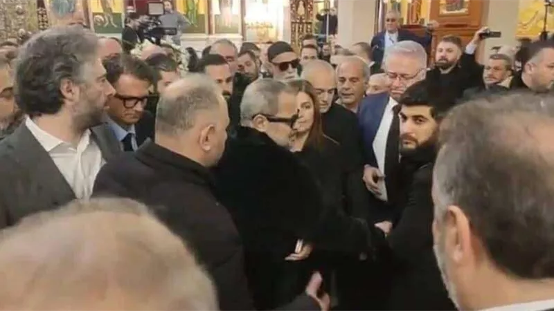 «انهيار شقيقه وبكاء نيشان» مشاهد مأساوية من جنازة الراحل وديع وسوف