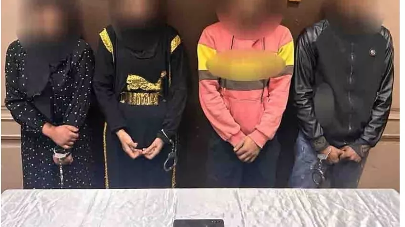 طرقوا باب المنزل ففتح لهم.. وهذا مصيره