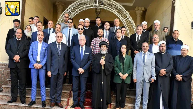 محافظ جنوب سيناء يزور كاتدرائية السمائيين ويهنيء الأنبا أبوللو بعيد الميلاد المجيد 