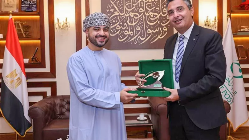 رئيس البريد المصري يستقبل نائب رئيس البريد العُماني لبحث التعاون المشترك